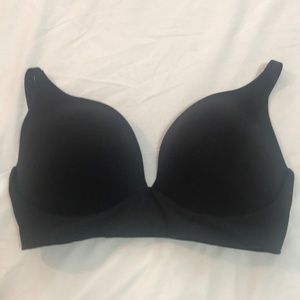 Victoria’s Secret 34DD Black Racerback